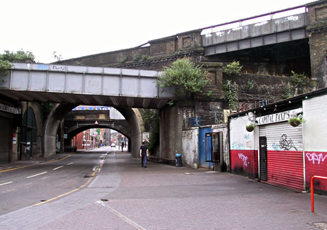 London: Bridges Crossing